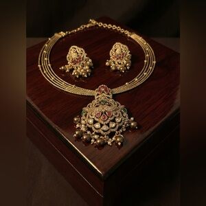 Elegant Gold and Multicolor Hasli Peacock 🦚 Necklace Set